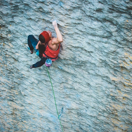 Barbara Zangerl climbing Voralpsee - Barbara Zangerl sending Speed ​​Intégrale at Voralpsee, her first 9a 