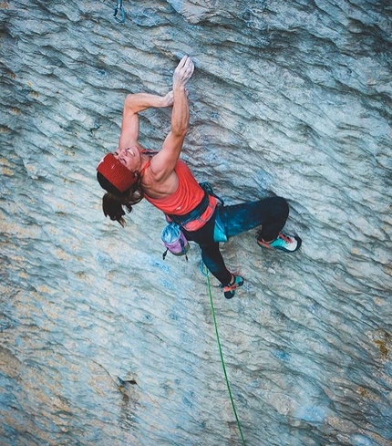 Barbara Zangerl arrampicata Voralpsee - Barbara Zangerl su Speed ​​Intégrale 9a a Voralpsee in Svizzera