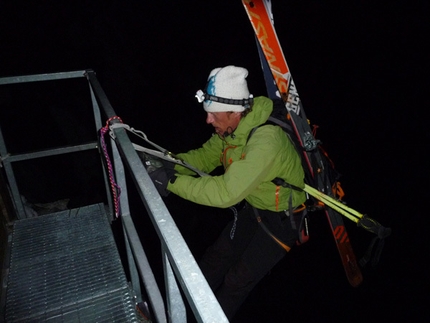 Aiguille Blanche - Discsa con gli sci di Luca Rolli e Francesco Civra Dano 04/06/2010.
