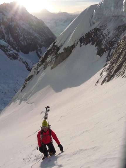 Aiguille Blanche - Discsa con gli sci di Luca Rolli e Francesco Civra Dano 04/06/2010.