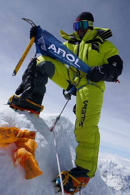 Everest, Lhotse, Marco Camandona, François Cazzanelli - François Cazzanelli on the summit of Lhotse