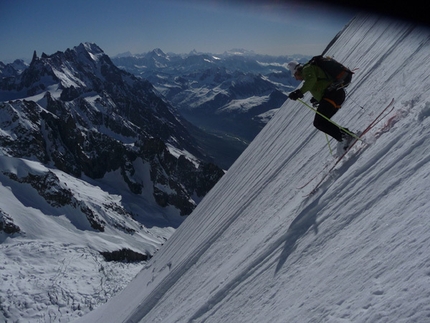 Aiguille Blanche - Ski descent by Luca Rolli and Francesco Civra Dano 04/06/2010.