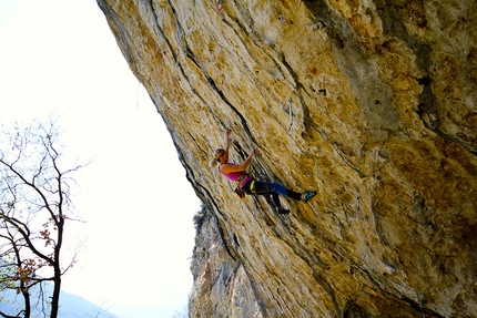 Angelika Rainer - Angelika Rainer climbing the 8c Cinque Uve at Narango (Arco).