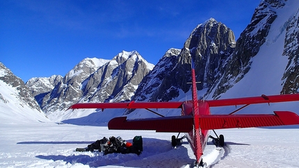 Alaska Revelation Mountains, Thomas Auvaro, Jeremy Fino, Matthieu Rideau, Antoine Rolle - Revelation Mountains, Alaska: the plane piloted by Paul Roderick