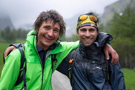 Simon Gietl, Vittorio Messini, Ortles, Lavaredo, Grossglockner - Simon Gietl & Vittorio Messini dopo aver salito in successione la parete nord dell’Ortles, la Cima Piccola di Lavaredo e la nord del Grossglockner in Austria. I due si sono spostati da una montagna all’altra a piedi e in bicicletta.