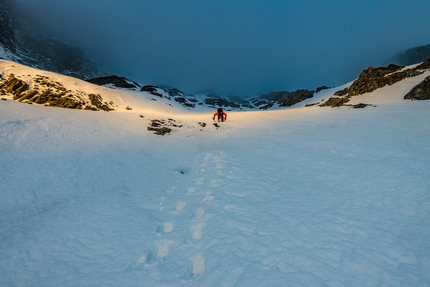 Gross Grünhorn, Svizzera, Dani Arnold, Stephan Ruoss - Durante la prima salita di Exile on Main Street, Gross Grünhorn 4044m, Svizzera (Dani Arnold, Stephan Ruoss 12/05/2018)