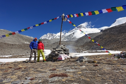 Shishapangma Expedition 2018, Luka Lindič, Ines Papert - Shishapangma Expedition 2018: Luka Lindič & Ines Papert, behind them Shishapangma