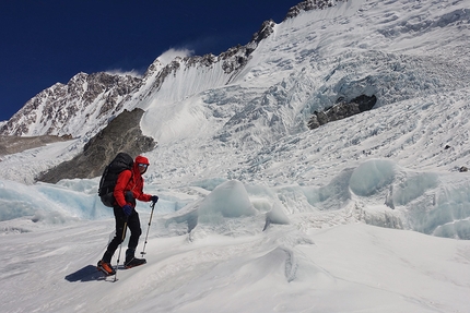 Shishapangma Expedition 2018, Luka Lindič, Ines Papert - Shishapangma Expedition 2018: Luka Lindič on the approach to Nyanang Ri with Shishapangma in the background.