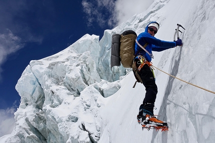 Shishapangma Expedition 2018, Luka Lindič, Ines Papert - Shishapangma Expedition 2018: Luka Lindič climbing on Nyanang Ri.