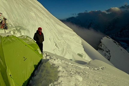 Shishapangma Expedition 2018, Luka Lindič, Ines Papert - Shishapangma Expedition 2018: Ines Papert at the second bivy on Nyanang Ri on the evening before the avalanche.