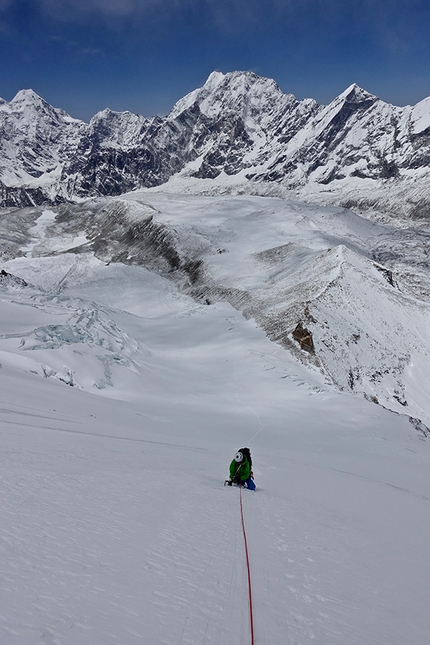 Shishapangma Expedition 2018, Luka Lindič, Ines Papert - Shishapangma Expedition 2018: start of the climb on Pungpa Ri.