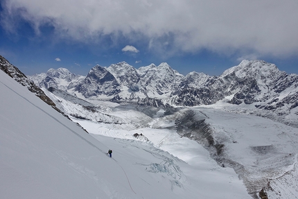 Shishapangma Expedition 2018, Luka Lindič, Ines Papert - Shishapangma Expedition 2018: start of the climb on Pungpa Ri.