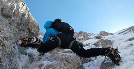 Gran Sasso d’Italia, Corno Grande, Vetta Orientale, Luca Gasparini, Riccardo Pilati, Giulio Zoppis - Una Vez Mas, Vetta Orientale Corno Grande: Luca Gasparini impegnato su misto 