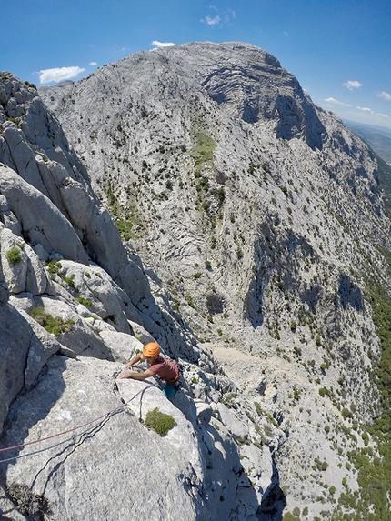 Punta Cusidore, Sardinia, Passavamo sulla terra leggeri, Giovanni Manconi, Maurizio Oviglia - Giovanni Manconi climbing Passavamo sulla terra leggeri, Punta Cusidore, Sardinia