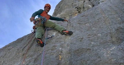 Punta Cusidore, Sardinia, Passavamo sulla terra leggeri, Giovanni Manconi, Maurizio Oviglia - Maurizio Oviglia climbing Passavamo sulla terra leggeri, Punta Cusidore, Sardinia. The 7th pitch starts up a fantastic water runnel