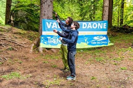 GraMitico 2018, Valle di Daone - Adam Ondra and Stefano Ghisolfi in Valle di Daone studying the boulder problem Magic Line 18 at the GraMitico 2018 climbing meeting