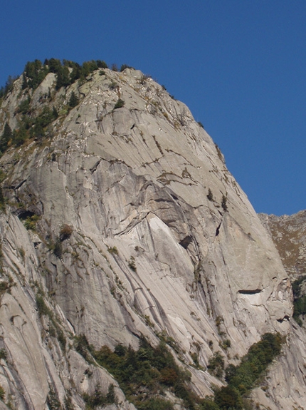 Val di Mello - The upper section of Precipizio degli Asteroid, Val di Mello