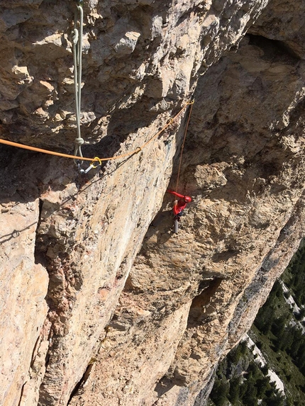 Monte Steviola, Val Gardena, Dolomiti, Armin Senoner, Antonio Tommasini - Armin Senoner su L8 7a+ di Via Mara sul Monte Steviola in Vallunga, Dolomiti