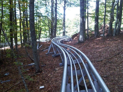 Abetone, Doganaccia, Toscana - A tutta velocità nel bosco... il bob su rotaia alla Doganaccia