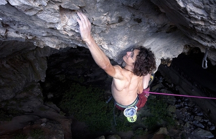 Arco Rock Legends 2010 - Adam Ondra - nominato per il Salewa Rock Award 2010 e il La Sportiva Competition Award, libera Marina Superstar 9a+/b al settore Bronx della Grotta San Giovanni, Sardegna.