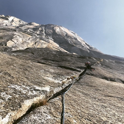 Magic Mushroom El Capitan Yosemite, Jacopo Larcher, Barbara Zangerl - Barbara Zangerl climbing up towards the Gray Ledges on Magic Mushroom on El Capitan, Yosemite, USA, together with Jacopo Larcher