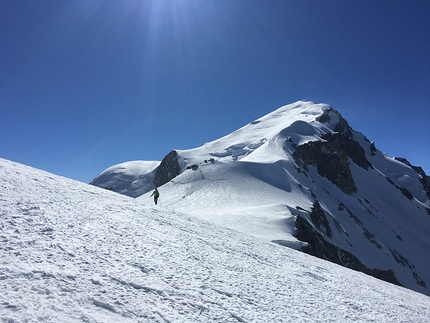 Cresta dell'Innominata, Monte Bianco, Denis Trento, Robert Antonioli - Cresta dell'Innominata: Denis Trento durante la veloce salita il 28/06/2018 insieme a Robert Antonioli