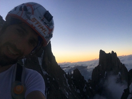 Cresta dell'Innominata, Monte Bianco, Denis Trento, Robert Antonioli - Cresta dell'Innominata: Robert Antonioli durante la veloce salita il 28/06/2018 insieme a Denis Trento