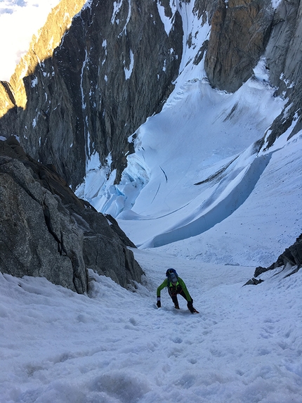 Innominata Ridge, Mont Blanc, Denis Trento, Robert Antonioli - Innominata Ridge: Denis Trento, Robert Antonioli making their fast ascent on 28/06/2018