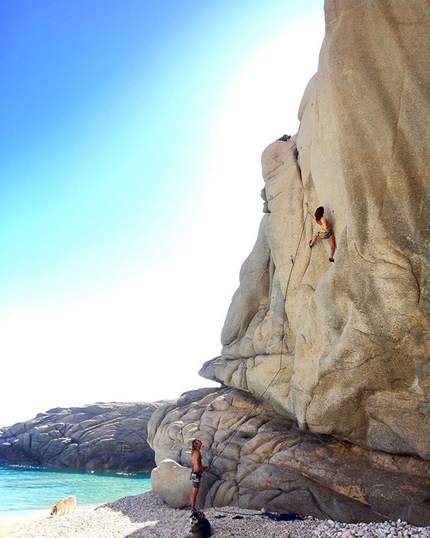 Ikaria, l'arrampicata su un'isola greca unica nel suo genere
