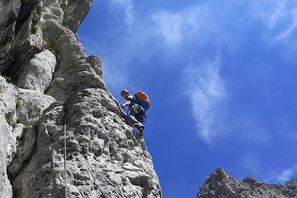 Pale di San Lucano, Dolomiti, Luca Vallata, Samuel Zeni, Mauro Zanon  - Pilastro Bianco Terza Pala di San Lucano: Samuel Zeni nella seconda parte della via