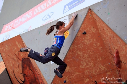 Bouldering World Cup 2010, Anna Stöhr and Dmitry Sharafutdinov win in Eindhoven