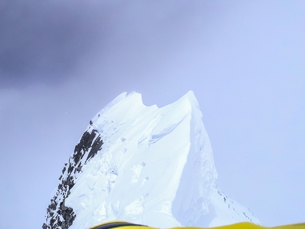 Hansjörg Auer, Lupghar Sar Solo Expedition - The corniced summit ridge of Lupghar Sar West, climbed solo by Hansjörg Auer on 07/07/2018