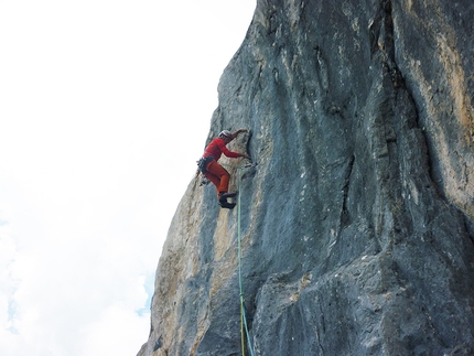 Roberto Mazzilis, Arrampicarnia, Cjanevate 150 - Roberto Mazzilis sulla parete sud del Secondo Campanile delle Genziane, Alpi Carniche