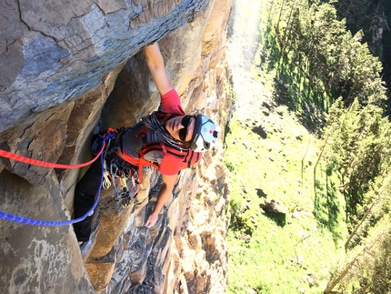 Ordesa, El Ojo Critico, Pilar de Cotatuero, James Pearson, Caroline Ciavaldini - El Ojo Critico, Pilar de Cotatuero, Ordesa: Caroline Ciavaldini testing out the rock in Ordesa on the classic RACS