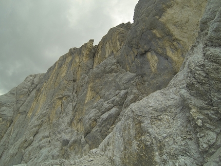 Antelao, Dolomiti, Via Mamabi, Enrico Paganin - Via Mamabi, Antelao, Dolomiti: quasi alla fine della parete, fessura centrale, fin sotto ai gialli poi a destra
