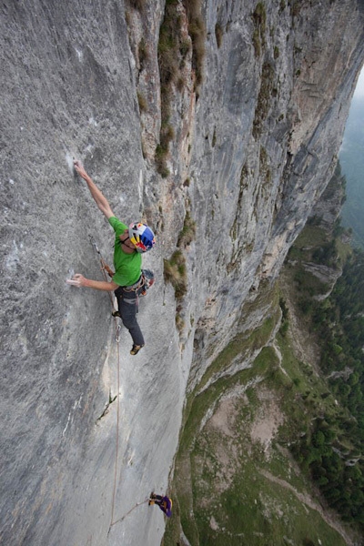 Iker & Eneko Pou - Iker & Eneko Pou on Solo per vecchi guerrieri, the super route first ascended by Manolo on the N Face of 