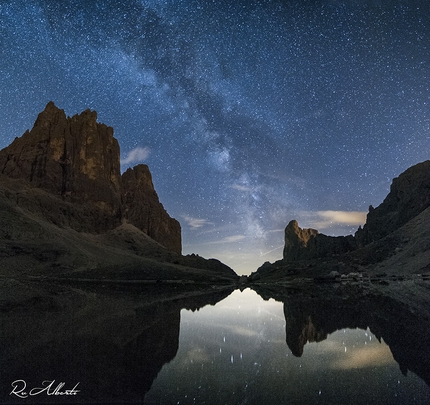 Ruggero Alberti fotografo, Dolomiti - Le Dolomiti di Ruggero Alberti: la via lattea incastonata tra la Cima Canali ed il Sass Maor, non lontano dal Rif Pradidali