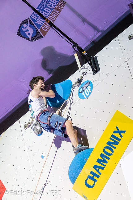 Stefano Ghisolfi Chamonix - Stefano Ghisolfi vince la tappa di Chamonix della Coppa del Mondo 2018. 'Questa gara non poteva andare meglio, fare top da solo in finale e vincere è la perfezione, anche per quanto riguarda la tracciatura e lo spettacolo per il pubblico. Direi che ho scalato al massimo delle mie capacità.'