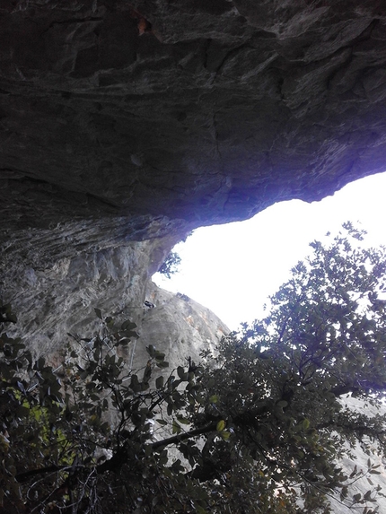 Via Dell'Unicorno, Codula di Luna, Sardegna, Luca Rossi - Via Dell'Unicorno alla Parete di Donneneittu, Codula di Luna, Sardegna: Matteo in uscita dal primo tiro