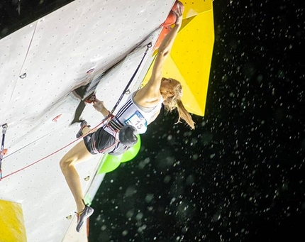 Lead World Cup 2018 Briançon - Janja Garnbret topping out in the semifinals of the third stage of the Lead World Cup 2018 at Briançon, France