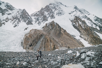 K2 Andrzej Bargiel, prima discesa con gli sci - Andrzej Bargiel sul ghiacciaio dopo la storica prima discesa del K2 domenica 22 luglio 2018