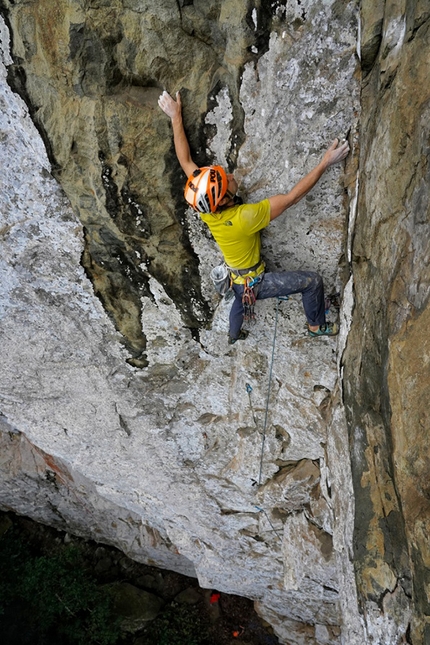 Pico Cão Grande, Sao Tomé, Iker Pou, Eneko Pou, Manu Ponce, Jordi Canyi - Eneko Pou sul primo tiro di Leve Leve (8b+, 450 m) sul Pico Cão Grande, Sao Tomé