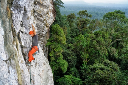 Pico Cão Grande, Sao Tomé, Iker Pou, Eneko Pou, Manu Ponce, Jordi Canyi - Manu Ponce sul secondo tiro di Leve Leve (8b+, 450 m) sul Pico Cão Grande, Sao Tomé