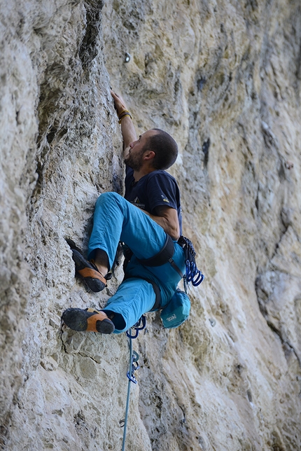 La Vela, arrampicata a Trento - La Vela di Trento: Stefano Menegardi sulla via per Tuma