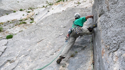 Camaleontica - P.ta Cusidore - Sardegna - Maurizio Oviglia sul 4° tiro di Camaleontica