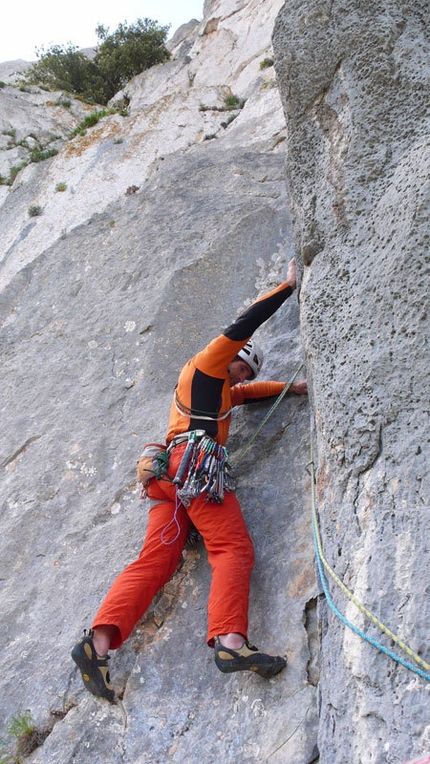 Camaleontica - Punta Cusidore - Sardinia - Rolando Larcher (day 2) on pitch 4 of Camaleontica