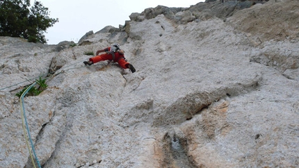 Camaleontica - P.ta Cusidore - Sardegna - Rolando Larcher sul 5° tiro di Camaleontica