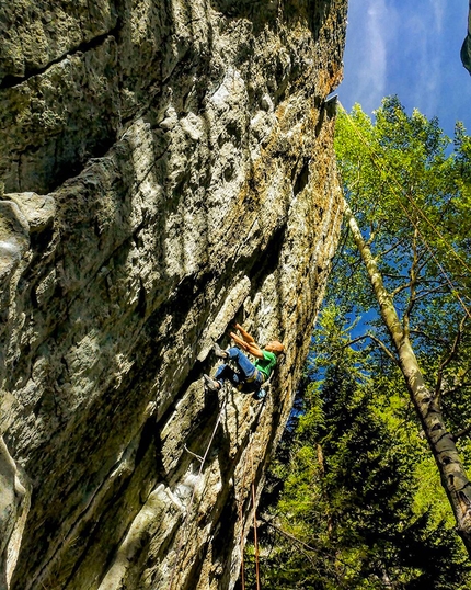 Valgrisenche, Valle d'Aosta - Moreno Dalle Mole in arrampicata in Valgrisenche, Valle d'Aosta