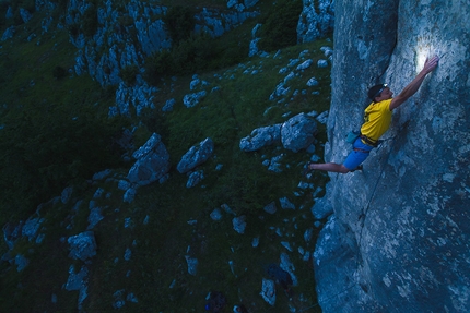 Pietro Radassao, Frosolone, Colle dell'Orso - Pietro Radassao night climbing up Agony 8a, Frosolone