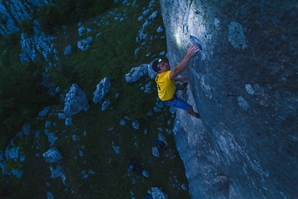 Pietro Radassao, Frosolone, Colle dell'Orso - Pietro Radassao night climbing up Agony 8a, Frosolone